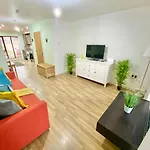 Spacious 5 Bed Townhouse Manchester, Salford Qauys - Two Bedroom With Parking Manchester