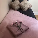 Big Rusholme With Tv And Private Bathroom-parking&wifi Couette-café *