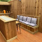 Mason Street Sleeps 16 *
