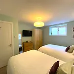 The Garden Apartment, Near Airport & マンチェスター