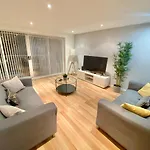 Tatil Evi Large 5-bed Centre Townhouse With Secure Parking *