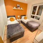 Tatil Evi Large 5-bed Centre Townhouse With Secure Parking Manchester