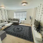 Holiday home Watan - Spacious 3 Bedrooms Entire House With Beautiful Outdoor Garden *