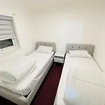 Watan - Spacious 3 Bedrooms Entire House With Beautiful Outdoor Garden Holiday home