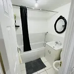 Holiday home Watan - Spacious 3 Bedrooms Entire House With Beautiful Outdoor Garden