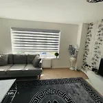 Watan - Spacious 3 Bedrooms Entire House With Beautiful Outdoor Garden *