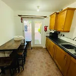 Watan - Spacious 3 Bedrooms Entire House With Beautiful Outdoor Garden *