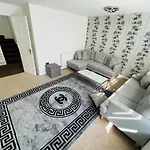 Holiday home Watan - Spacious 3 Bedrooms Entire House With Beautiful Outdoor Garden *