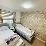 Holiday home Watan - Spacious 3 Bedrooms Entire House With Beautiful Outdoor Garden