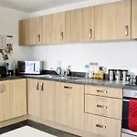 Escape - Private & Bathroom Near Etihad And Coop Arena - Free Secure Parking *