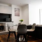 Onpoint - Spacious 2 Bedroom Apt - City Centre With Balcony アパート