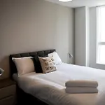 Onpoint - Spacious 2 Bedroom Apt - City Centre With Balcony *