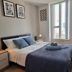 Onpoint - Spacious 2 Bedroom Apt - City Centre With Balcony Apartmán