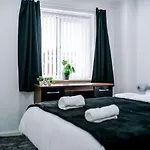 Luxury 3 Bedroom House Close To Center *
