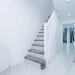 Luxury 3 Bedroom House Close To Center