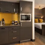 Roomzzz Victoria 4*