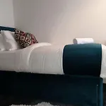 Spacious 3Bed Home In Manchester 5 Mins Walk To Clifton Station With Spacious Garden And Free Parking Nyaraló Manchester