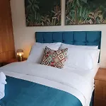 Spacious 3Bed Home In Manchester 5 Mins Walk To Clifton Station With Spacious Garden And Free Parking * 曼彻斯特