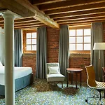 Marriott Victoria & 4*