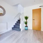 Pass The Keys Lovely 3 Bedroom Golf Club And Parking * Manchester