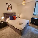 4 Bed Townhouse Free Parking Piccadilly