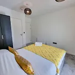 4 Bed Townhouse Free Parking Piccadilly * Manchester