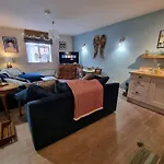 1 Bed Prestwich Duplex Free Parking Holiday home Manchester