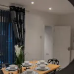 Apartment Bv Comfy Spacious 3 Bedroom House At Tatton Street *