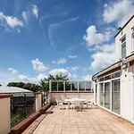 Beautiful 'mayfield' With Private Pool!