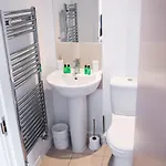 Centre 2-bed - New - Free Wi-fi - 公寓