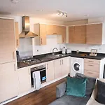 Centre 2-bed - New - Free Wi-fi - 公寓 *