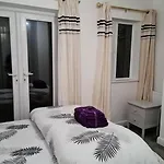 Tatil Evi Impeccable 4-bed House Near Centre