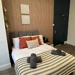 Appartement Deluxe In 20 Percent Off For Drake Concert Attendees! *