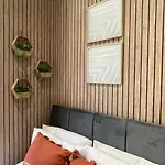 Deluxe In 20 Percent Off For Drake Concert Attendees! *