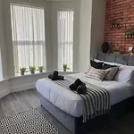 Deluxe In 20 Percent Off For Drake Concert Attendees! *