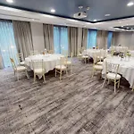 - Centre By Ihg Hotel