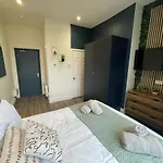 Deluxe In 20 Percent Off For Drake Concert Attendees! Appartement