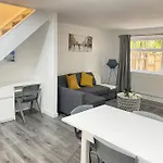 Homestay Elcot Close Private In A 4 Bed Shared House