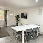 Elcot Close Private In A 4 Bed Shared House *