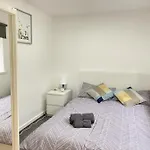 Elcot Close Private In A 4 Bed Shared House Homestay