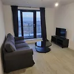 Beautiful 2 Bedroom Salford Quays