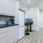 Spacious 4 Bedroom Modern House Near Centre Sleeps 12 * Manchester