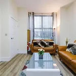 Spacious 4 Bedroom Modern House Near Centre Sleeps 12 Holiday home Manchester