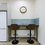 Holiday home Spacious 4 Bedroom Modern House Near Centre Sleeps 12 *