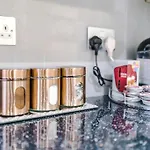 Holiday home Spacious 4 Bedroom Modern House Near Centre Sleeps 12