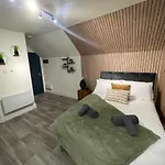 Deluxe In 20 Percent Off For Drake Concert Attendees! *