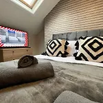 Deluxe In 20 Percent Off For Drake Concert Attendees!