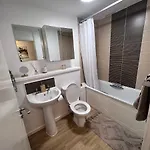 City Centre 2 Bedroom Apartment *