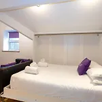 Pillo - Salford * Manchester