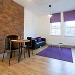 Daire Pillo - Salford Manchester